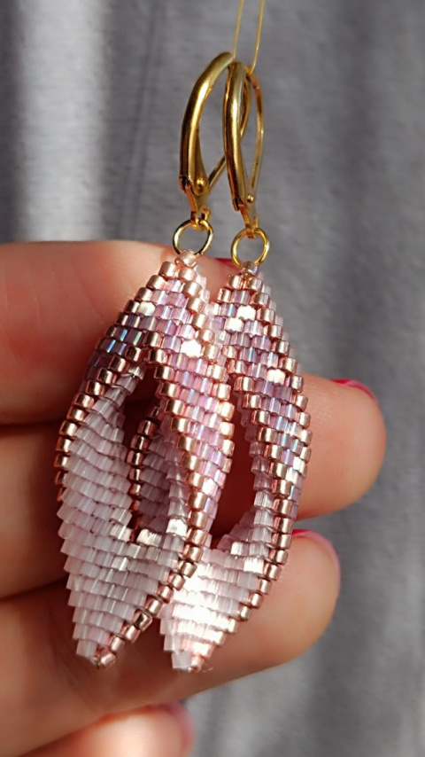 Różowe kolczyki łezki z koralików Subtelle Sparkle Różowe kolczyki łezki z koralików Subtelle Sparkle