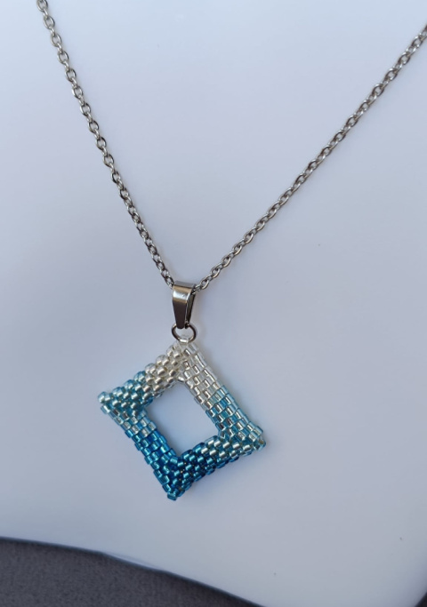 Kwadratowa zawieszka z koralików niebieska Blue Ice3 Kwadratowa zawieszka z koralików niebieska Blue Ice3
